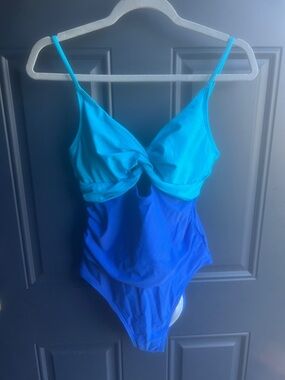 Cupshe Two-Tone Teal and Royal Blue Twist Front One-Piece Swimsuit